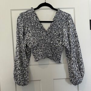 Abercrombie & Fitch Smocked V-Neck Floral Long-Sleeve Crop Top - Blue & White